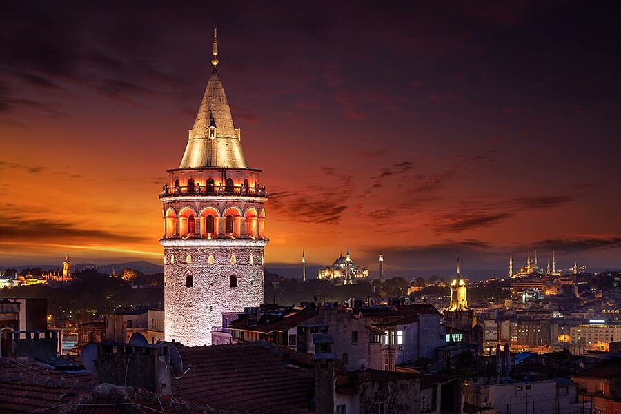 Galata Kulesi’nden İstanbul’u seyredin!