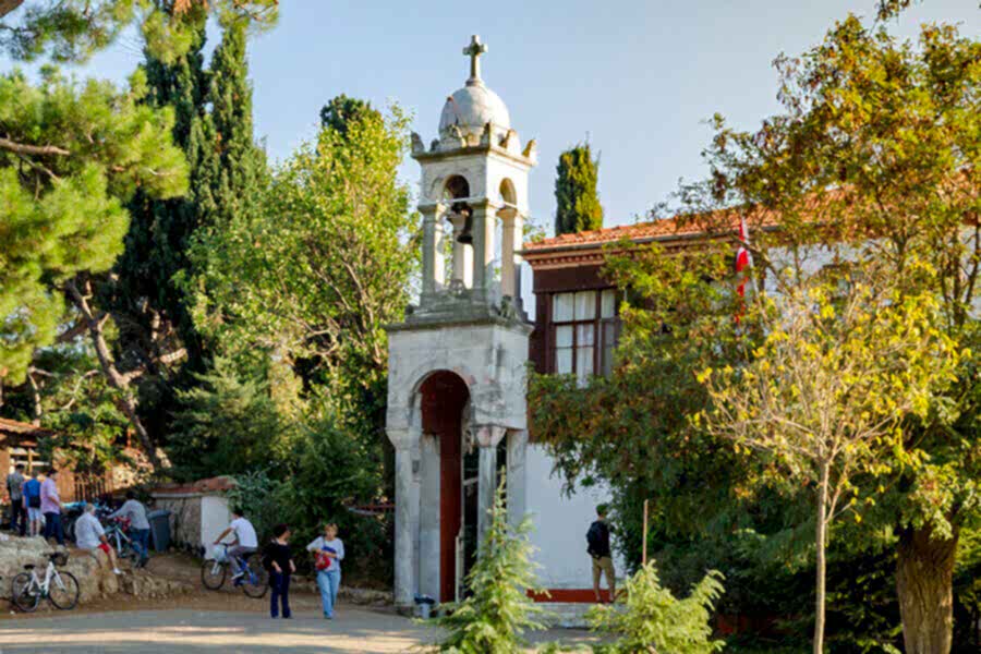 Büyükada'da Aya Yorgi'ye tırmanın!